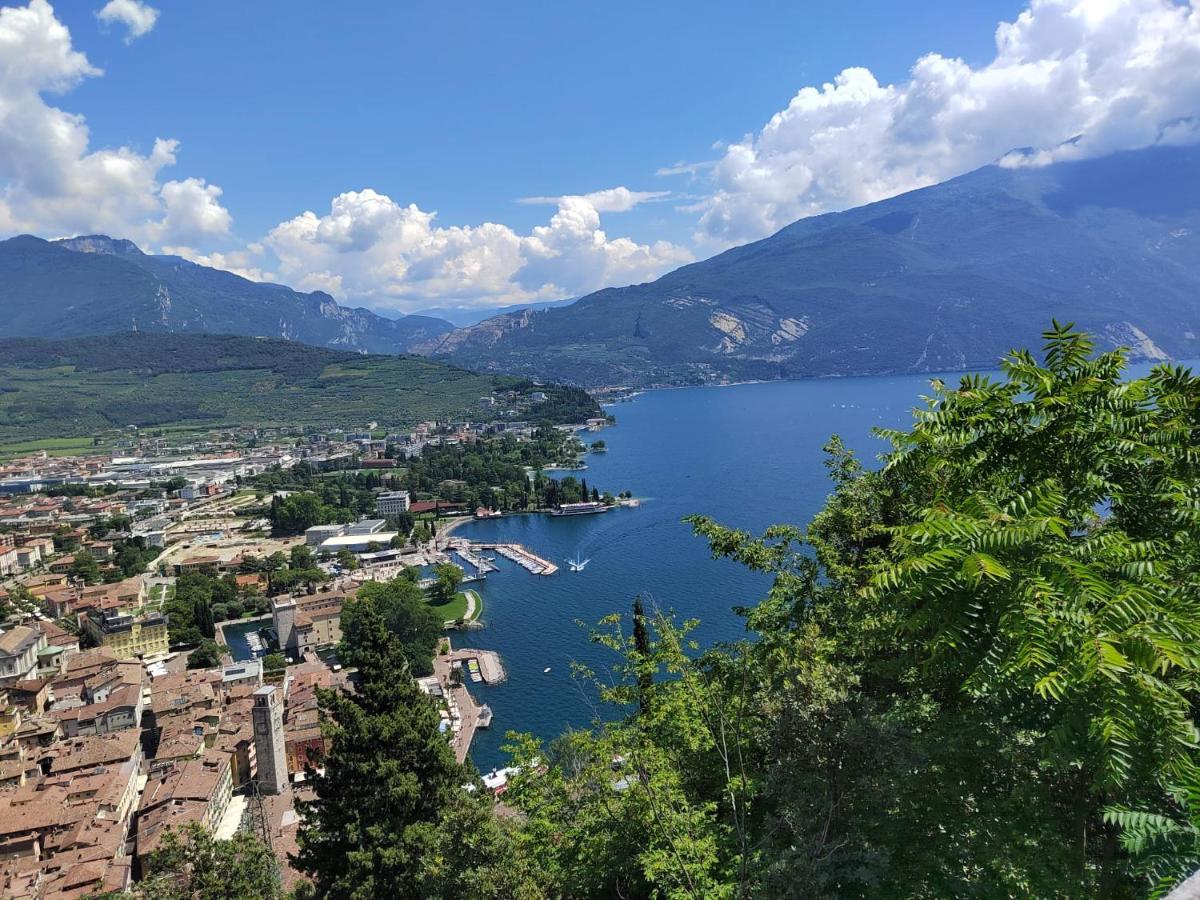 Appartamento Peppino Mit Seeblick Und Pool Riva del Garda Kültér fotó